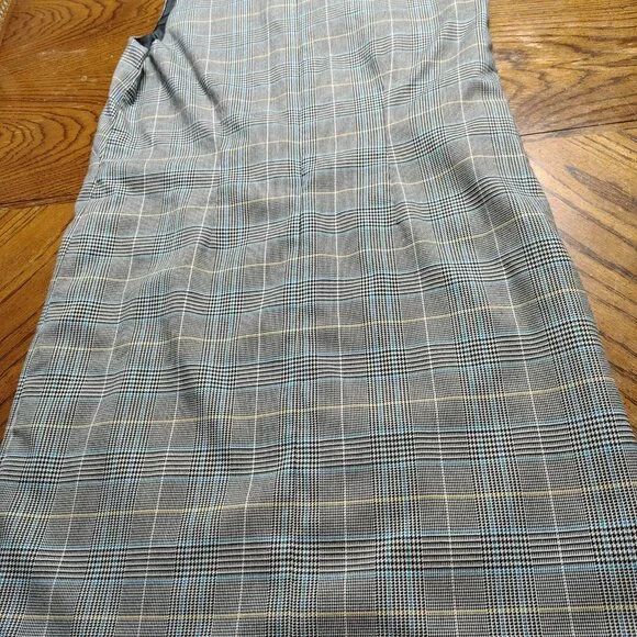 slevless jumper dress with button details - Picture 5 of 6